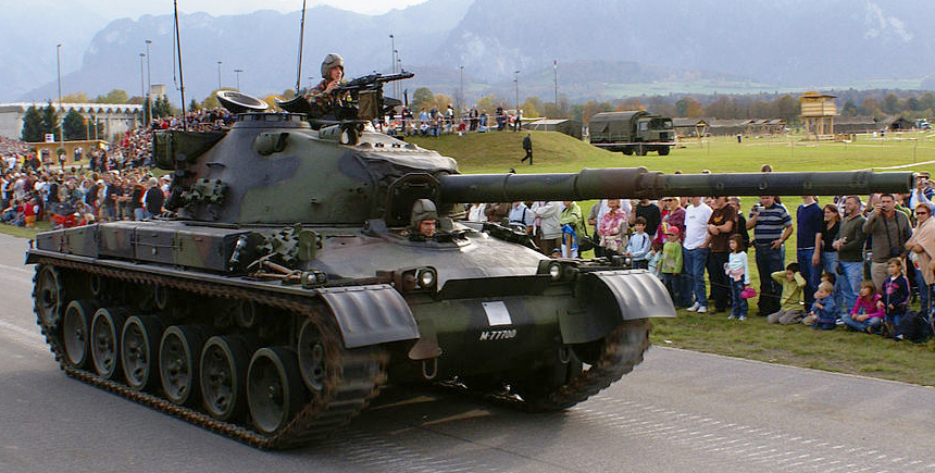 Pz_68_-_Schweizer_Armee_-_Steel_Parade_2006