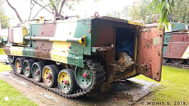 Fv432 armoured personal carrier (1963)