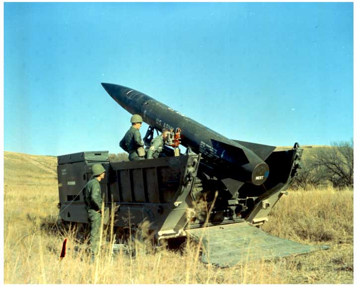 Tests of the XMGM-52B Lance prototype on its M667 TEL
