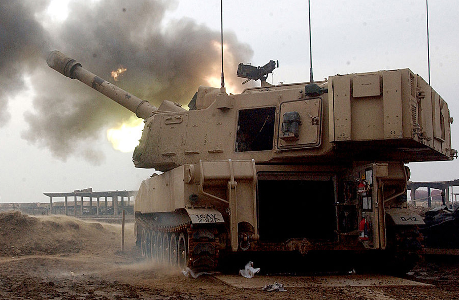 M109_Paladin_from_B2-82FAR_1st_CavDiv_fires_from_Camp_Taji_Iraq