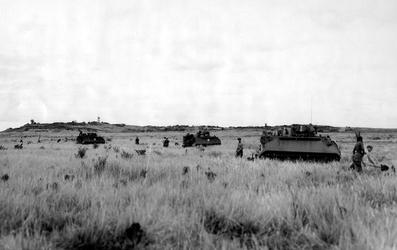 M113 in Patrol preparing defensive positions
