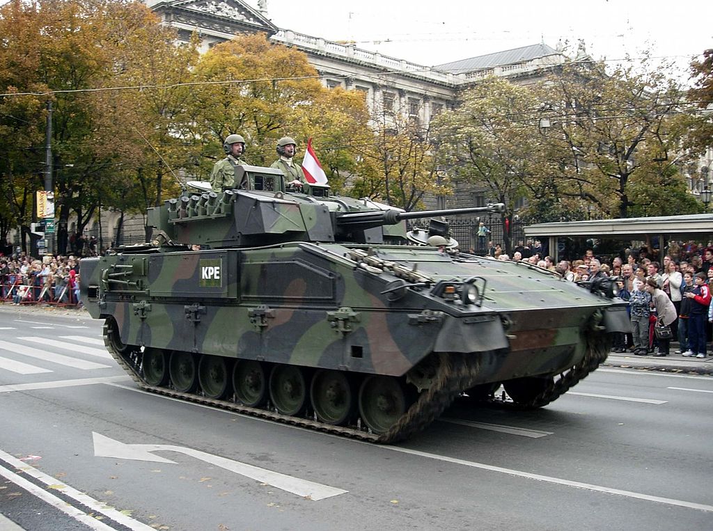 An Ulan during the 2005 military parade in Wien