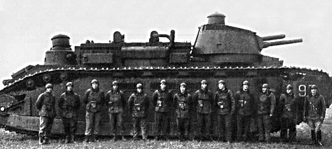 FCM 2C heavy tank was very long and designed to be able to cross wide trenches