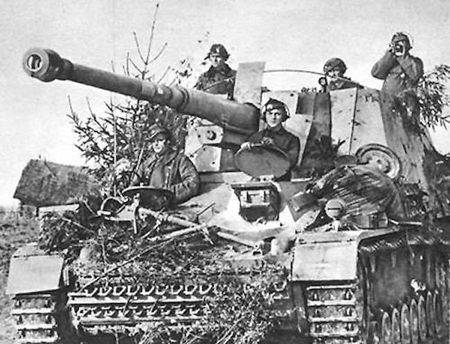 Nashorn 88mm tank destroyer had a five man crew