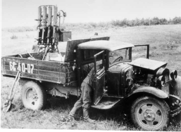A truck with a quad-Maxim gun. This was previously one of the more common AA vehicles