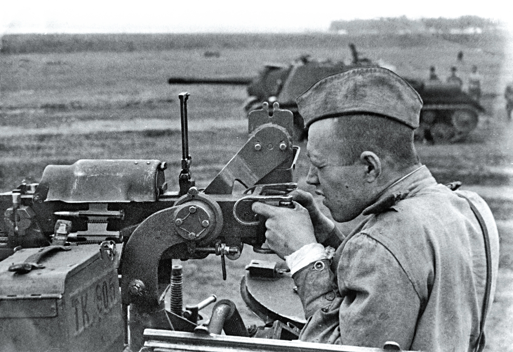 A Soviet tanker fires a DShK mounted on an ISU-152.