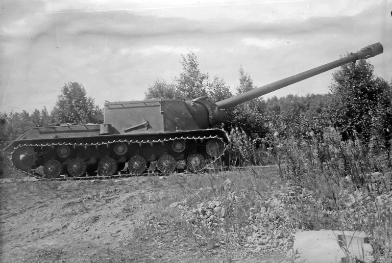 An ISU-152-1 with the BL-8 gun