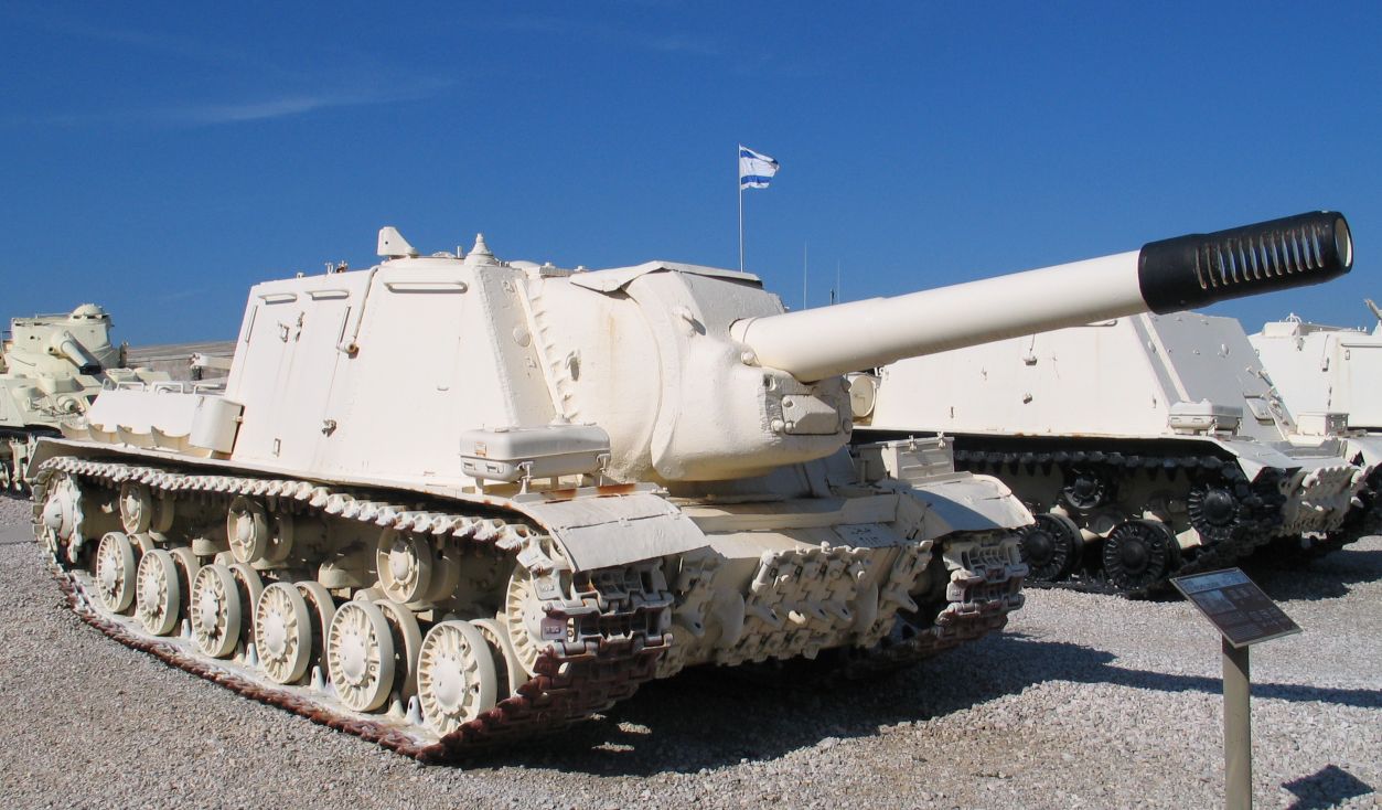 An ISU-152 at Yad la-Shiryon museum, Israel. On the right is a BTT-1 recovery vehicle which was converted from the ISU chassis, after having its main gun removed