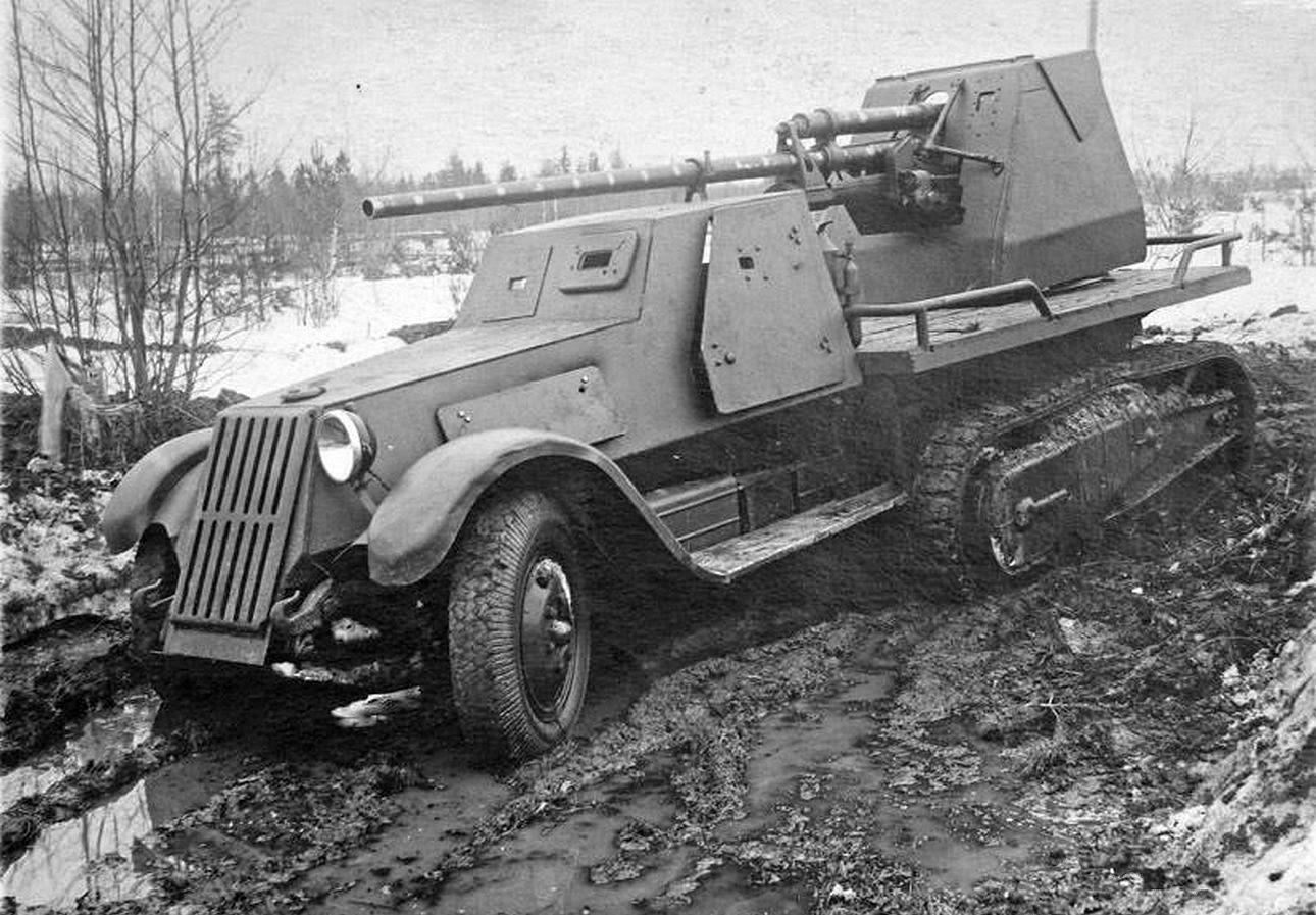 The VMS-41 prototype. It would have also featured a DT machine gun next to the driver, but it is not mounted in this photograph.