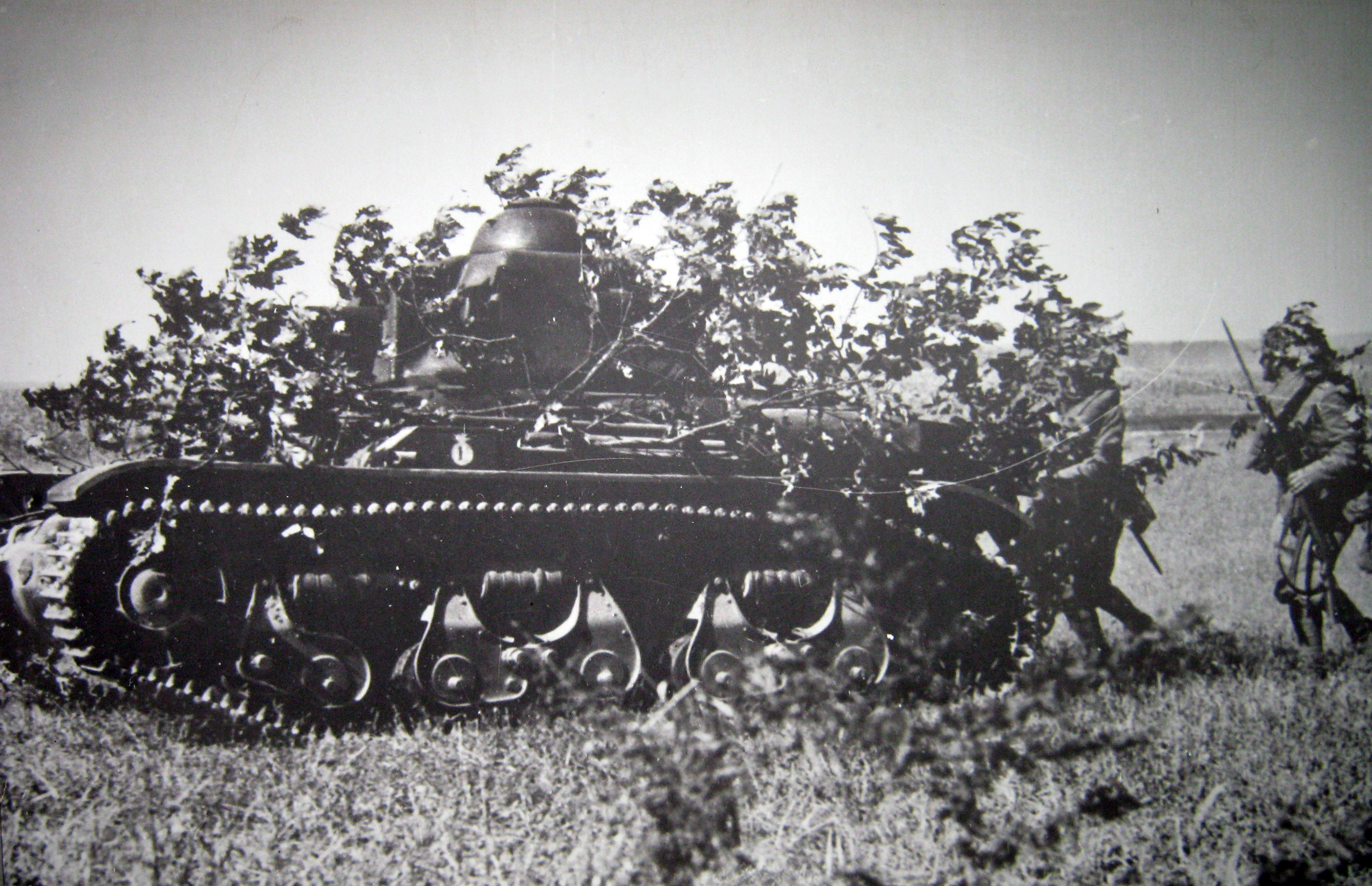 Asisbiz French Army Renault R35 support tank military parade France 1940  web 01