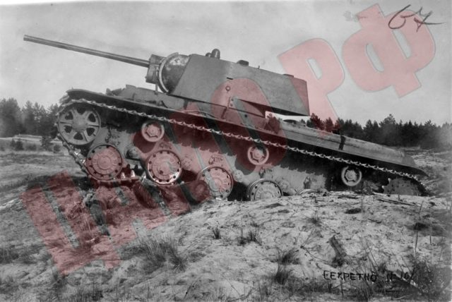 A KV-1 equipped with the ZiS-2 gun