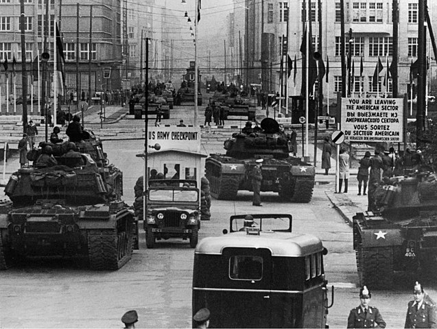 Check Point Charlie tanks facing off Berlin 1961
