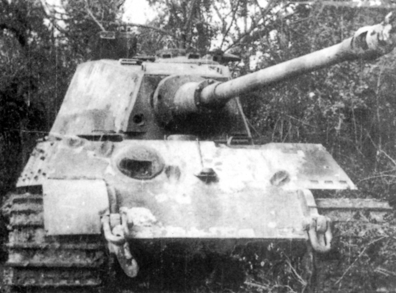 Tiger 2 abandoned, penetrated in the front turret