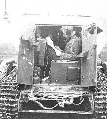 radio-compartment-SdKfz254