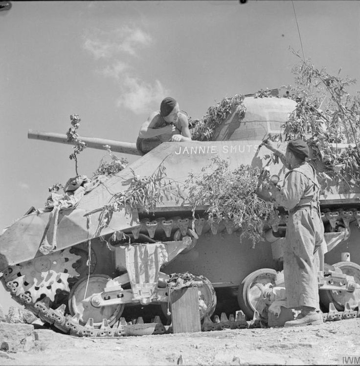 Sherman tank Jannie Smut in training, North Africa